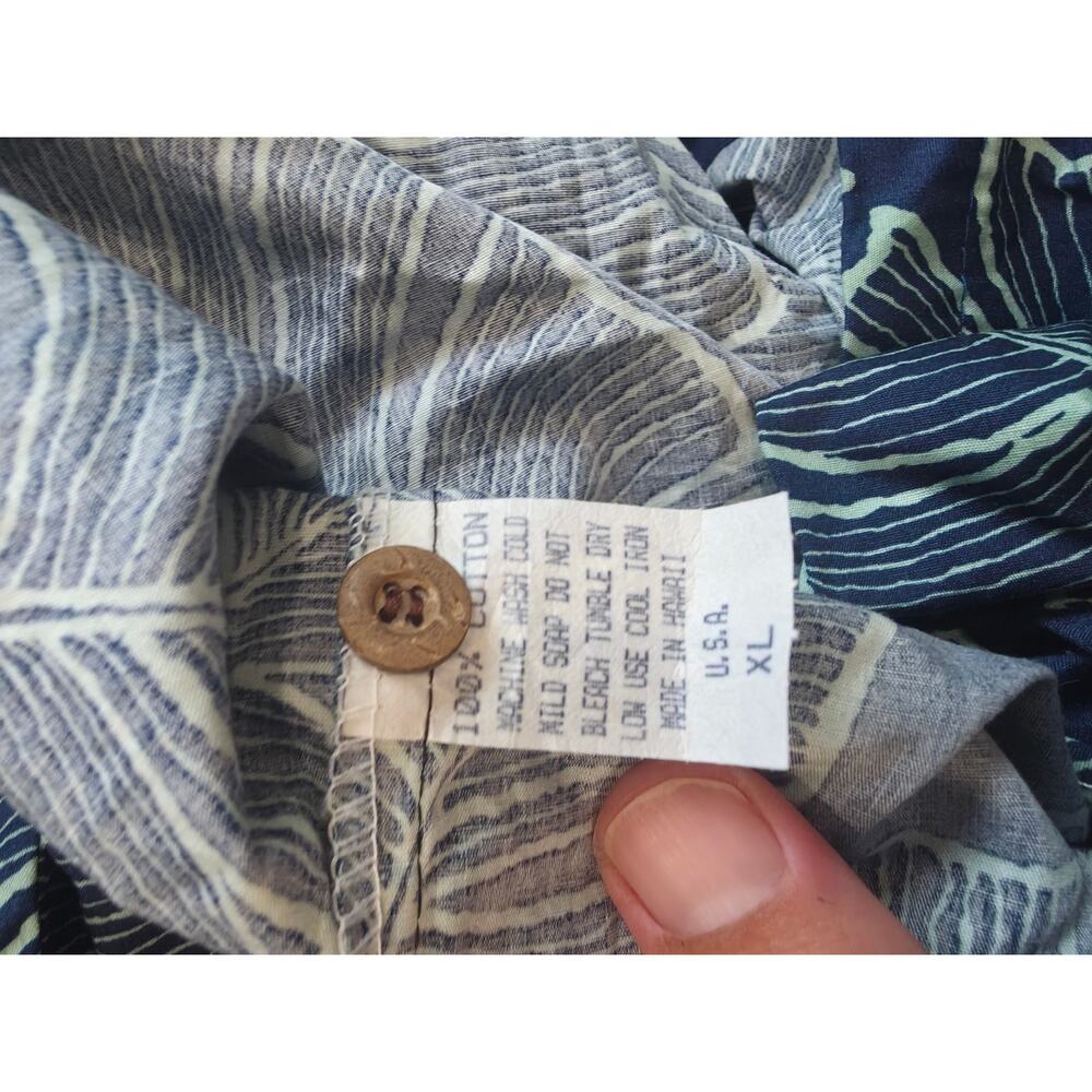 Trader Joe's x Hilo Hattie Hawaiian Shirt Mens XL Blue Banana Leaf 100% Cotton - Picture 5 of 6